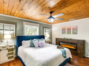 Lindale Vacation Rental w/ Deck & Grill!