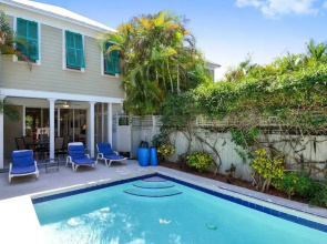 Tropical Dreaming by Avantstay 4 Blks to Beach! Private Pool!