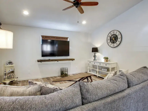 1 Mi to Dtwn Cda: Pet-friendly Home w/ Patio!