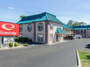 Delux Inn & Suites
