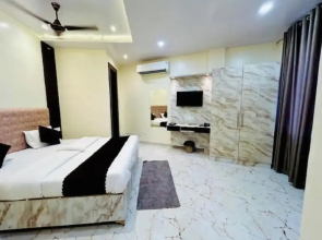Hotel R K Palace