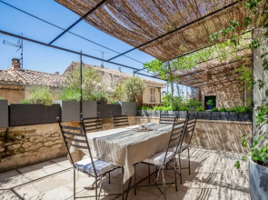 SUITE D'HÔTES DE PRESTIGE avec terrasses pour deux personnes, à Ansouis au cœur du Luberon