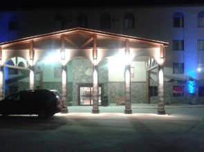 Blackstone Lodge & Suites