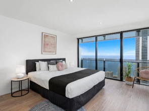 Circle on Cavill - HR Surfers Paradise