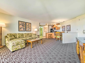 Cute Beachfront Condo w/ Lanai & Resort Pools