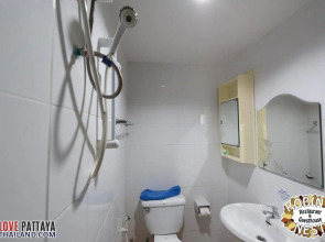 Robin’s Nest Guesthouse & Restaurant