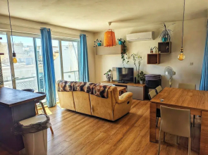 Modern 3 Bedroom Penthouse With Rooftop Views