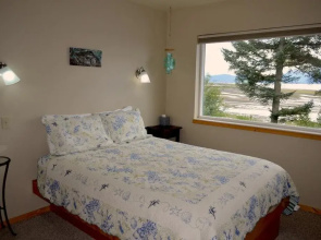 Bay Ave Bed and Breakfast Inn