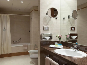 Отель Ilunion Les Corts Spa