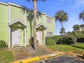 Southbay 55 is 2 Bedroom on the lake with short walk to beach by RedAwning