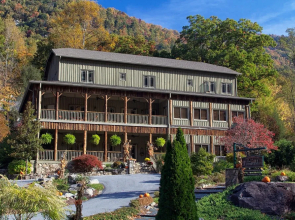 The Esmeralda Inn at Lake Lure