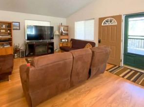 Private 2-acre Retreat w/ MTN Views, Walk to River