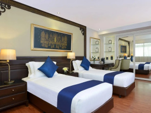 Отель Centre Point Silom