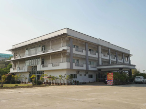 OYO 75394 Sakthong Grand Hotel
