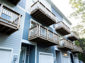 Cozy Retreat near Uptown Charlotte with Free Parking & Wi-Fi