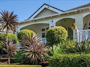 The Apartment Service FAB05