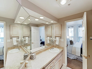 New Listing! Ski W/ Pool & Spa, Near Lifts 3 Bedroom Condo