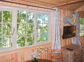 Rustic Cabin Getaway in Brighton