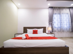 RedDoorz Premium near Hang Xanh