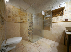 Elite Cave Suites