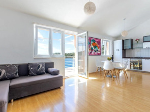 Nice Home in Vinisce With Wifi and 2 Bedrooms