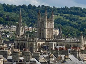 Bath Roof Terrace Apartment, City Centre, Sleeps 8