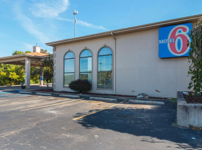 Motel 6 Hannibal, MO