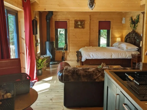 Owl Lodge With Hot Tub and Massage Treatments