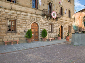 Elegant Holiday Home in Greve in Chianti With Swimming Pool