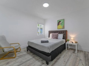 *Beautiful Family House 3 bd/2 bathrooms+backyard*