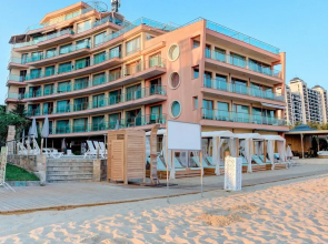 Marty's Beachfront Apartments