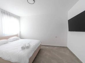 O&O - 2 BR Stylish & Modern Apartment