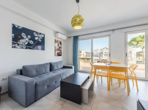 Tranquil Apartment With Pool Access - Manjola