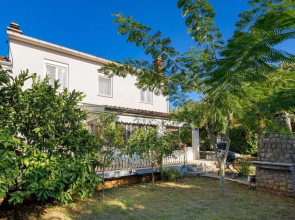 Stunning Home in Kremenici With Wifi and 2 Bedrooms
