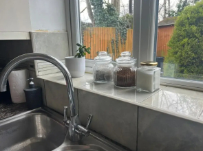 4-bed Barnwell Retreat- Sleeps10, Garden & Parking