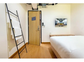 Siam Subway Hostel and Café