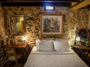 Smaragda Art Country House