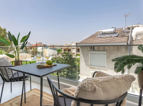 Sanders Cruise - Lovely Studio Apt With Balcony