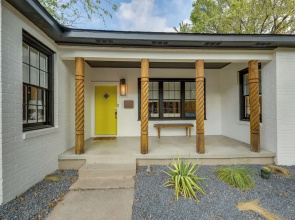 2 Mi to Downtown Austin: Family Home w/ Porch!