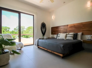 2-story Penthouse w Hot Tub Panoramic Jungle Views Charming Balcony in Bahia Principe