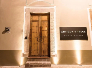 Antigua Trece Hotel Fusión