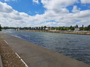 Lovely Cottage near Lake in Well
