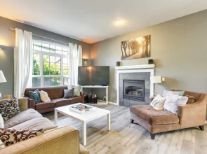 Pet-friendly Home w/ Yard, 2 Mi to Autzen Stadium