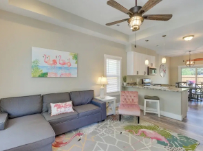 Lovely Vacation Home ~ 1 Mi to Ocean Isle Beach!