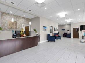 Comfort Inn & Suites Hazelwood - St. Louis