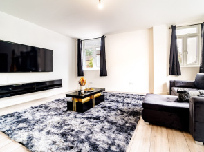 LUX 2bdr Flat Near LTN Airport City Centre