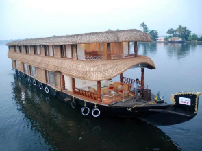 Rosey Houseboats