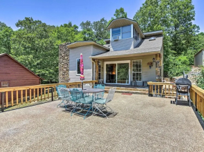 Private Deck & Dock: Home on Lake Hamilton!