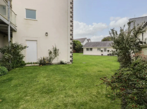 Apartment 6