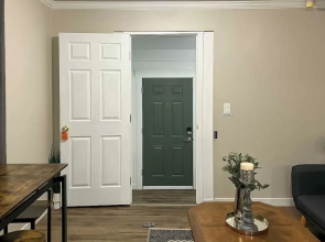 2 Mi to Lumen Field! 2nd-floor Apartment w/ Deck